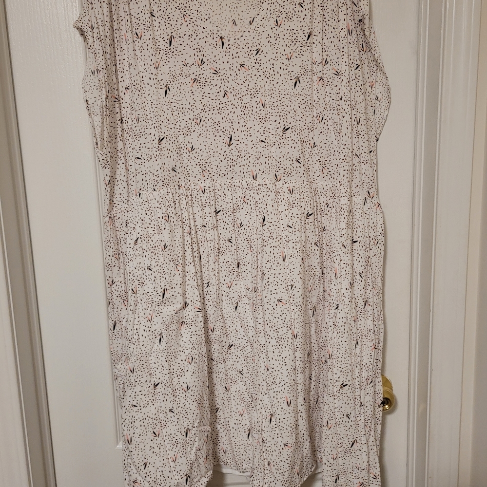 (Sz.28) White Dress with Pink & Black